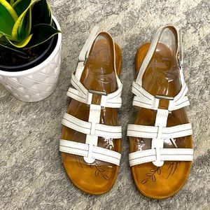 NATURALIZER White strappy Sandals